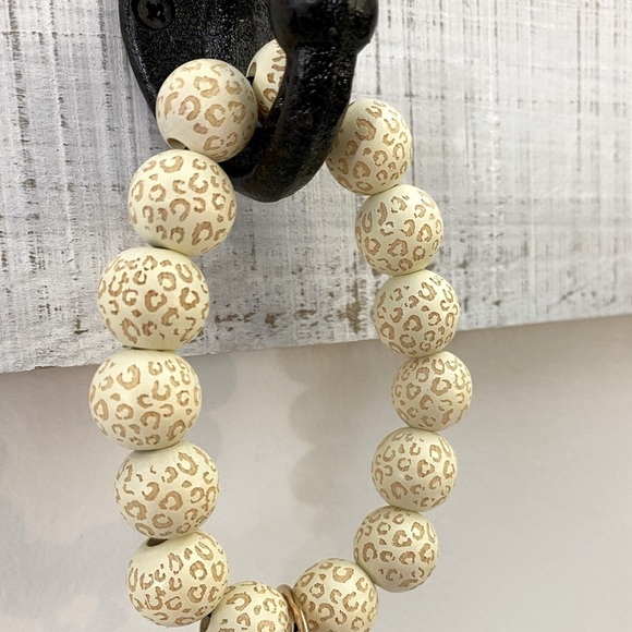 Brand New~ MAMA Wooden Beaded Tassel Key Chain in Cream 💗 - Picture 6 of 7